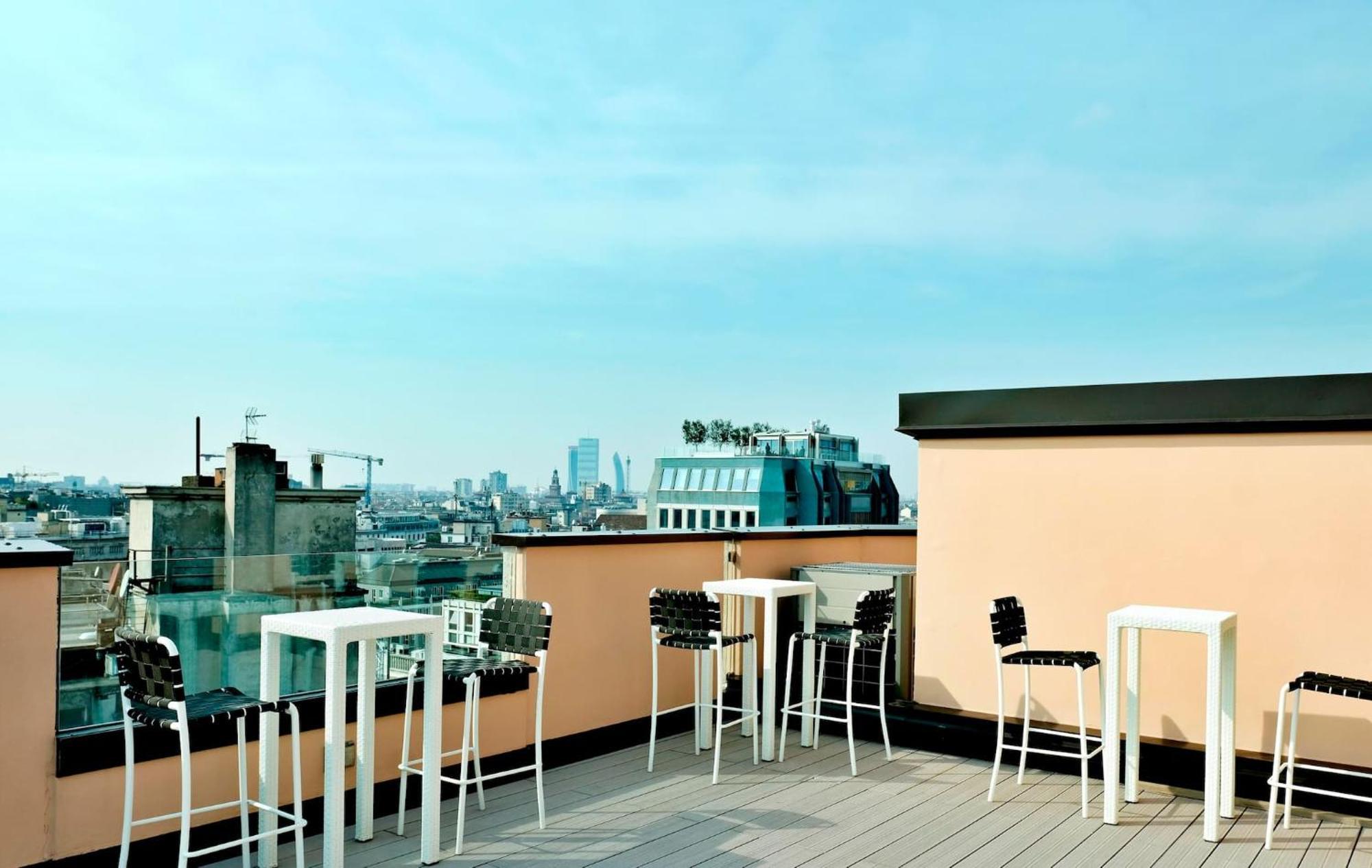 San Babila Central Tower With Panoramic Terrace Overlooking Duomo By Rentopolis Milan Extérieur photo