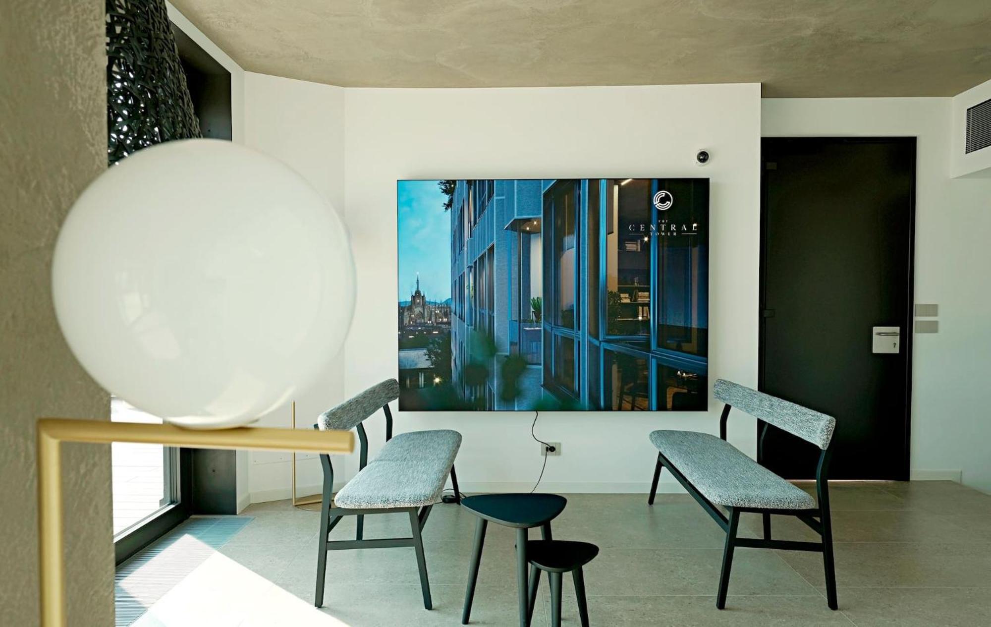 San Babila Central Tower With Panoramic Terrace Overlooking Duomo By Rentopolis Milan Extérieur photo