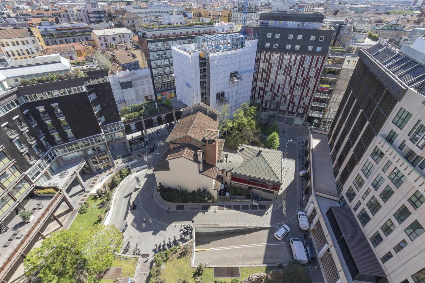 San Babila Central Tower With Panoramic Terrace Overlooking Duomo By Rentopolis Milan Extérieur photo