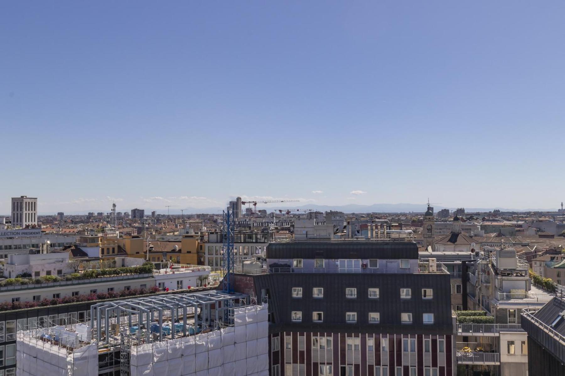 San Babila Central Tower With Panoramic Terrace Overlooking Duomo By Rentopolis Milan Extérieur photo